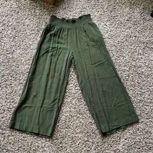 Green capris